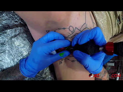 ❤️ Sully Savage mai tsananin jarfa ta yi tattoo a kan kwarin ta ️❌ Ingantacciyar batsa ❌️